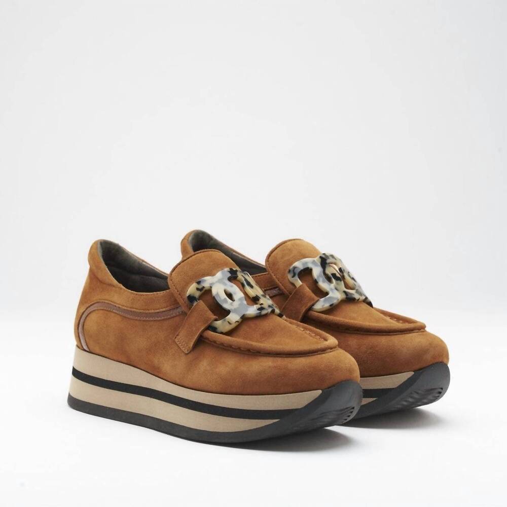 NEW SOFTWAVES women's carine platform loafers in caramel velour 011